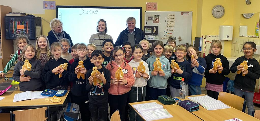 Weckmänner für unsere Barbarakinder | Barbaraschule Brühl